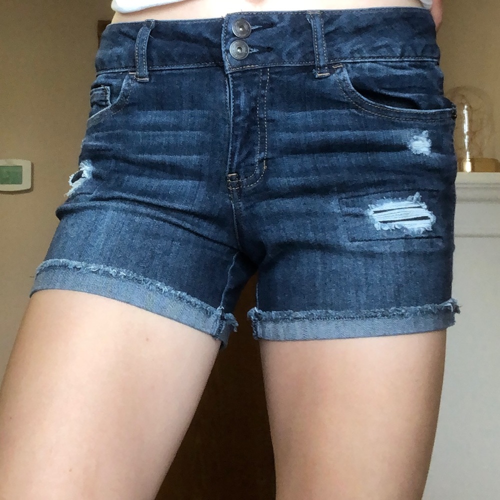 Mid-rise jean shorts